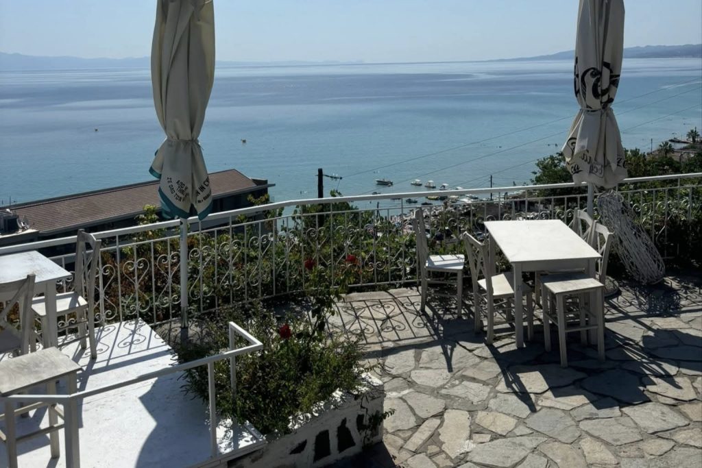 Kalitea Halkidiki pogled na more iz restorana, jedno od top mesta za letovanje u Grčkoj