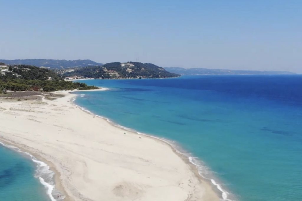 Possidi Beach Kasandra Halkidiki, duga peščana plaža i rt koji ulazi u more