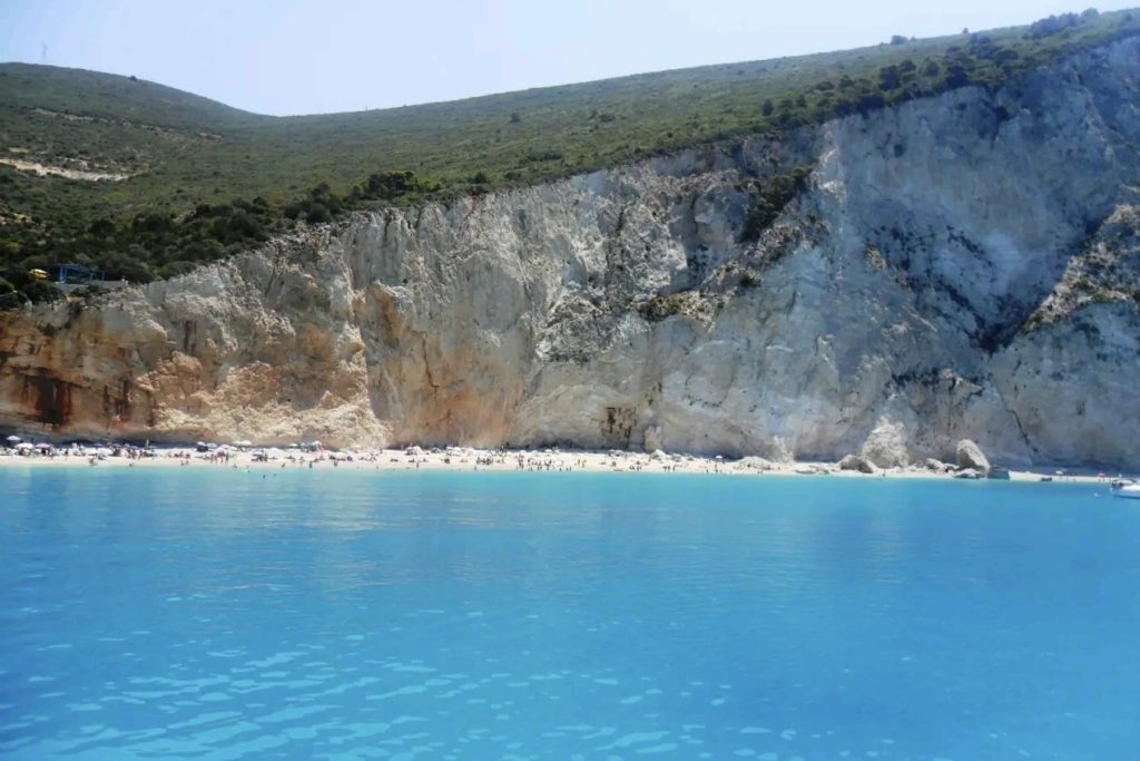 Jedna od najlepših plaža u Grčkoj – Egremni Beach na Lefkadi sa strmim liticama i tirkiznom vodom