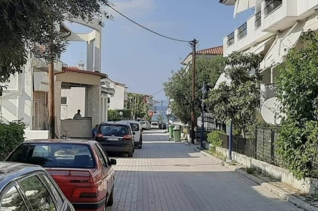 Tipična ulica u letovalištu Polihrono na Halkidikiju