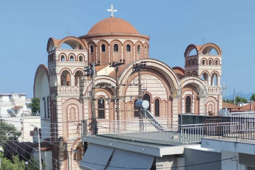Crkva u centru Asprovalte