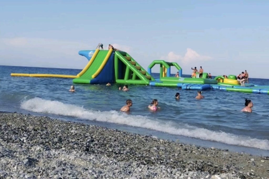 Vodeni park na moru u Leptokariji za decu