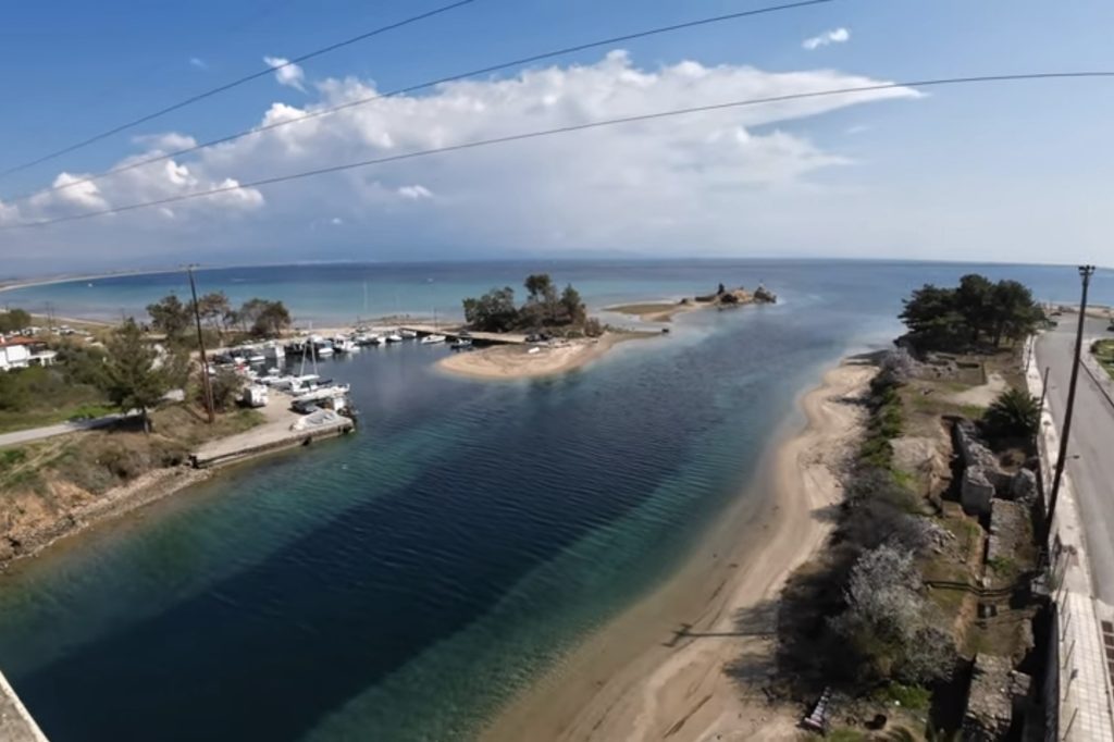 Kanal u Nei Potidei koji spaja dva mora na Halkidikiju