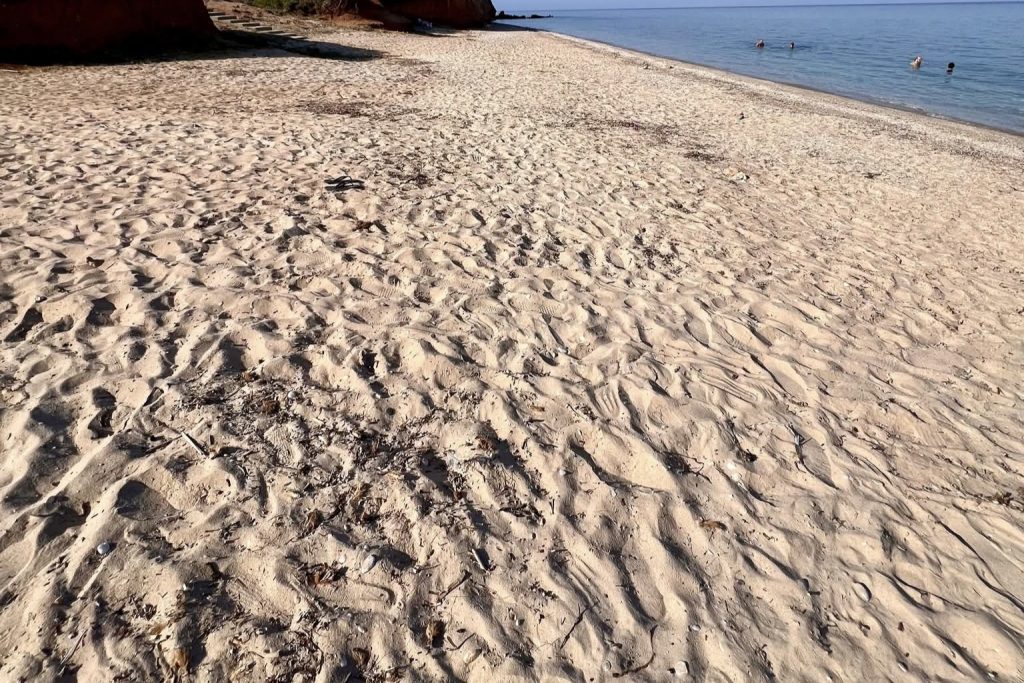 Plaža u Nei Potidei sa čistim morem i peskom
