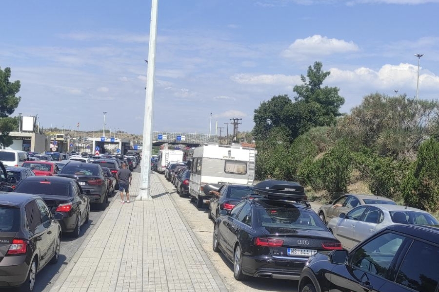 Kolona vozila na putu ka grčkoj granici i moguća primena EES sistema