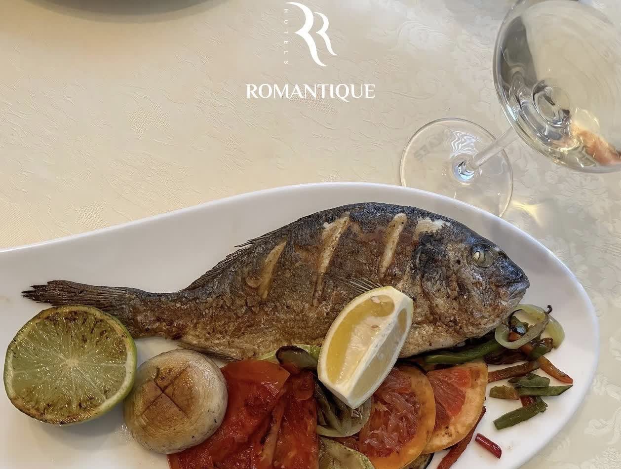 Riblji specijalitet u restoranu hotela Romantique Lake Veles