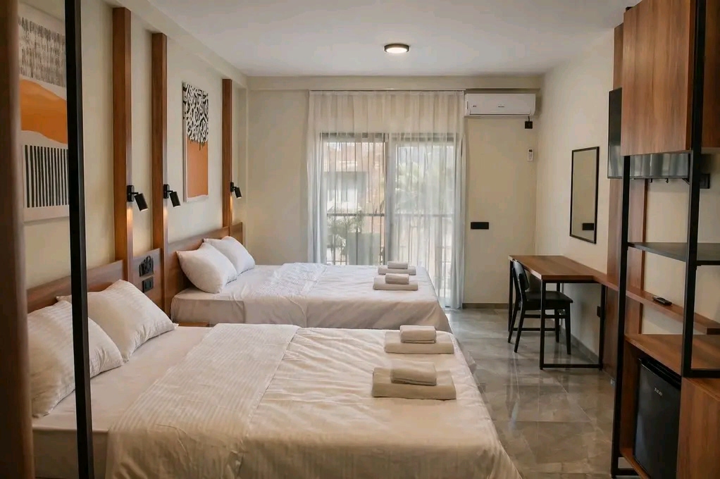 Lux Vibe Apartments Gevgelija moderna soba sa dva velika kreveta