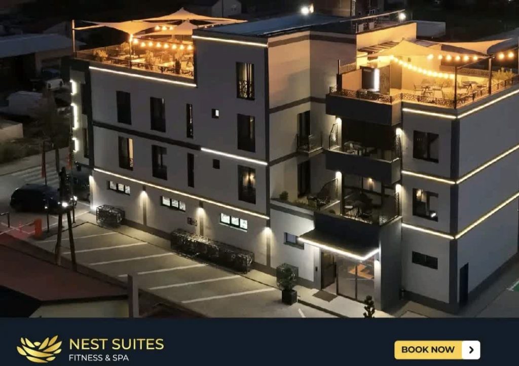 Nest Suites Skoplje – moderan objekat sa terasom i parkingom, noćni izgled