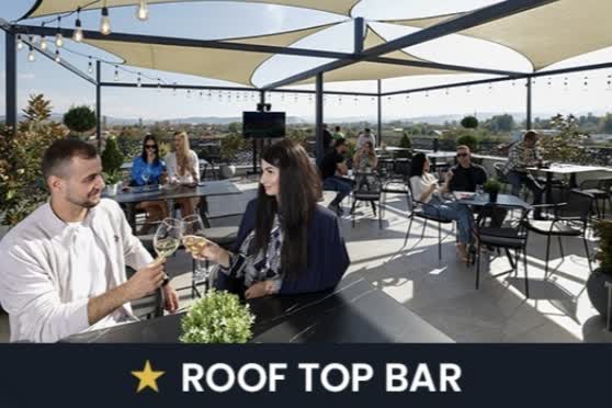 Nest Suites Skoplje – roof top bar i terasa sa pogledom, idealno za opuštanje