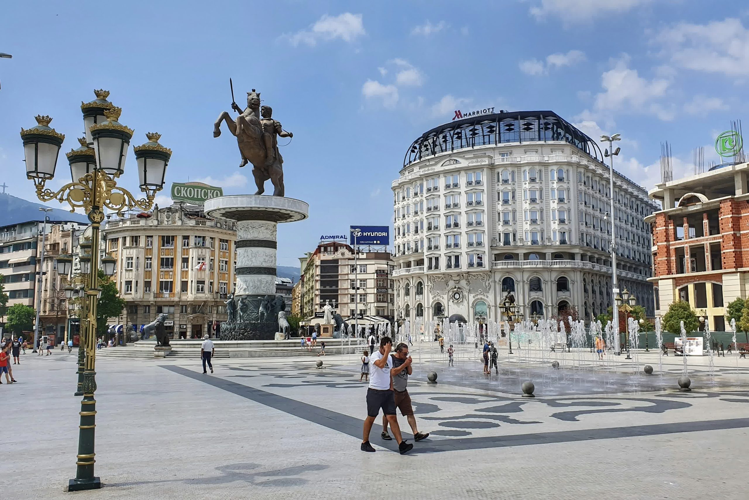 Centar Skoplja i Ploštad Makedonija