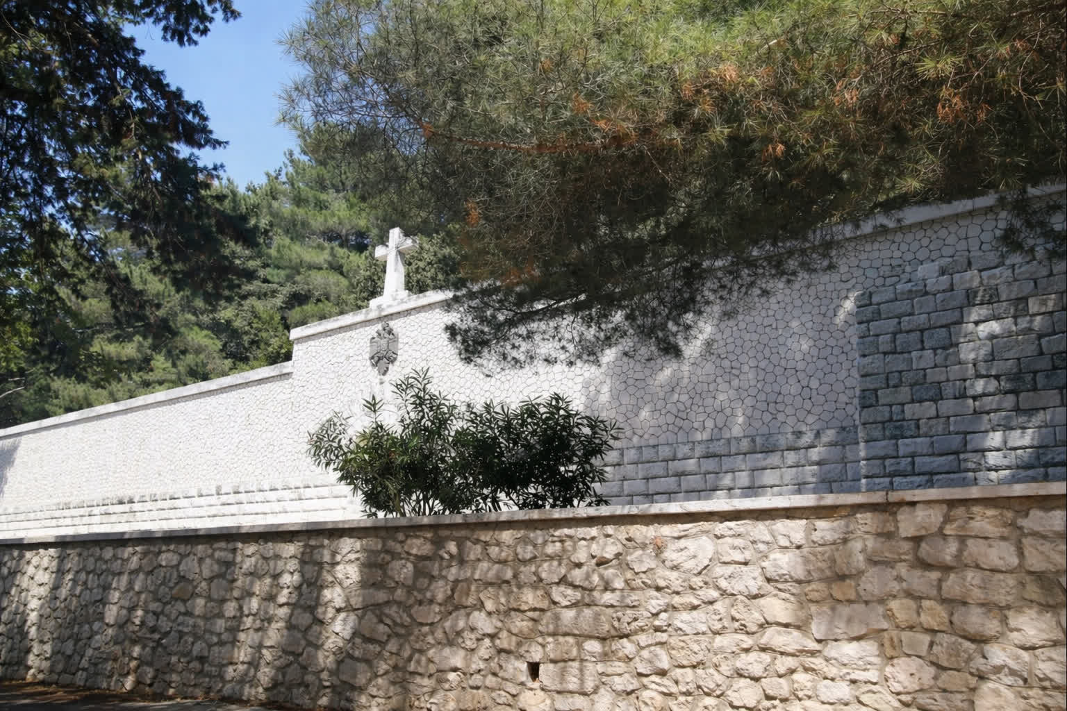 Ostrvo Vido kod Krfa, srpsko groblje i Plava grobnica