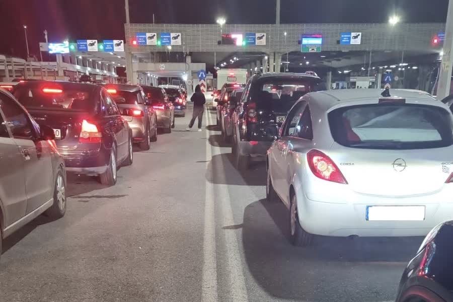 Večernje gužve na Evzoniju i Dojranu ka Grčkoj
