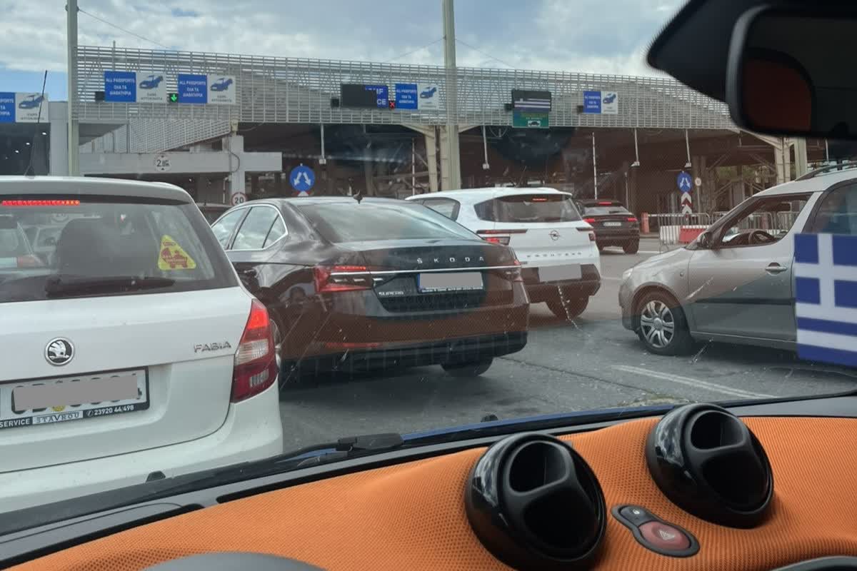 Kolona vozila na ulazu u Grčku preko Evzonija