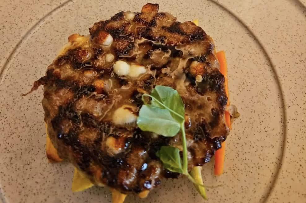 Specijalitet od mesa u restoranu BOKO Gevgelija
