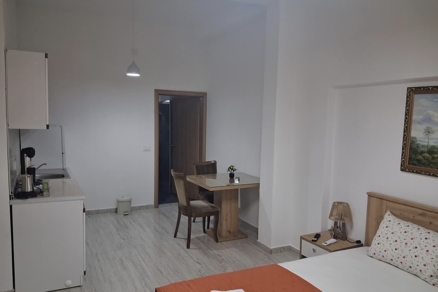 Soba sa odvojenim krevetima u Kosta Apartmani Mrzenci