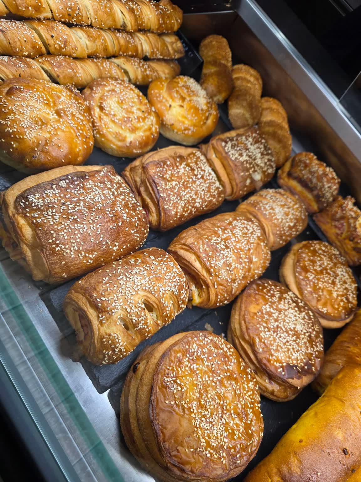 Lisnata peciva i kifle u Žitko Bakery Gevgelija