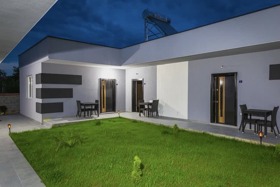Rivi Apartments Mrzenci dvorište i apartmani blizu granice sa Grčkom