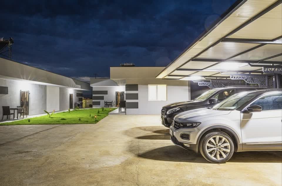 Privatni parking u okviru Rivi Apartments Mrzenci