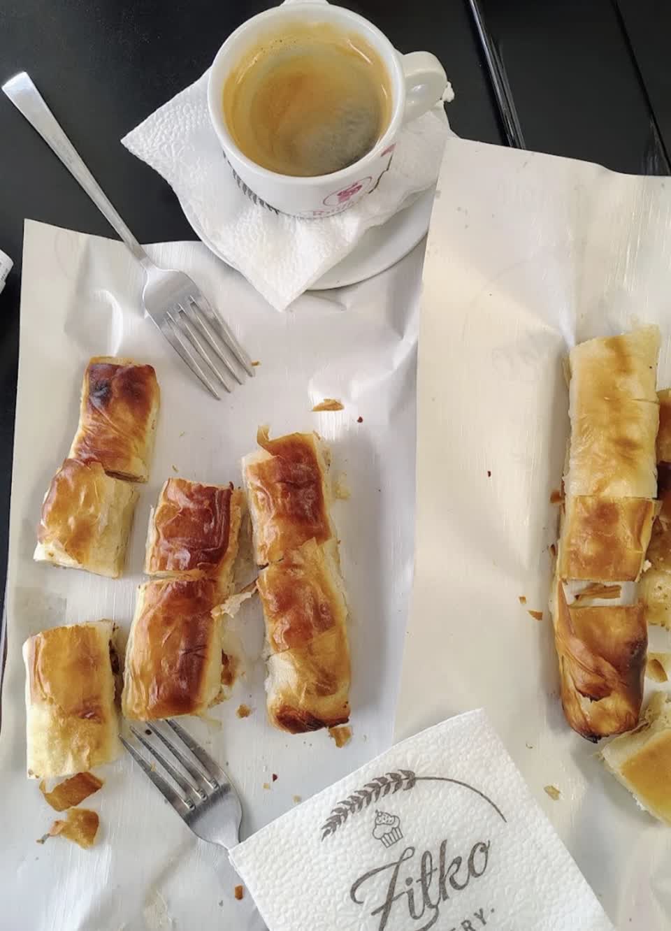 Topla peciva i banice u pekari Žitko